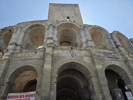 歴史的な闘牛場 ヨーロッパ,フランス,プロヴァンスの写真素材