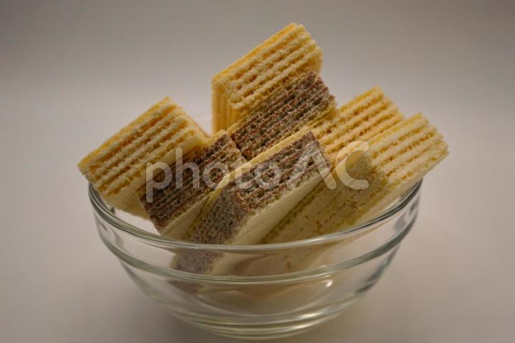 グラス容器に入ったウエハース ウエハース,チョコ,クリームの写真素材