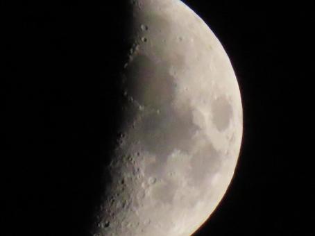 三日月 三日月 8月,夏,三日月の写真素材