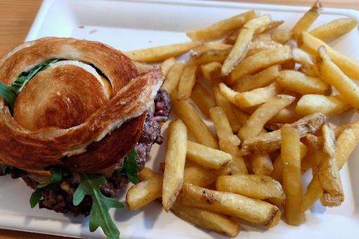 美味しそうなハンバーガーセット 美味しそうなハンバーガーセット ハンバーガーセット,ハンバーガー,ポテトの写真素材