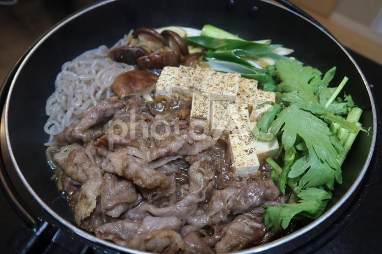 すき焼き（アップ） すき焼き,牛肉,焼き豆腐の写真素材