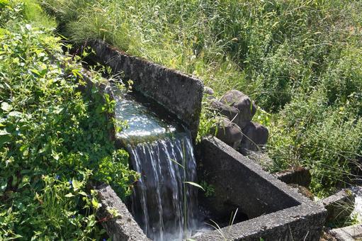 田んぼの用水路07 田んぼの用水路07 用水路,水路,田んぼの写真素材