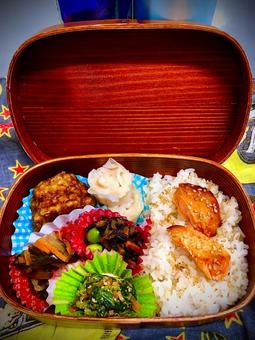 キュートなワッパお弁当箱 キュートなワッパお弁当箱 お弁当箱,わっぱ,シューマイの写真素材