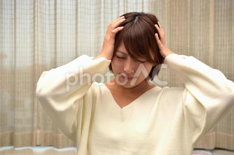 どうしよう・・・！ 困る,困惑,女性の写真素材