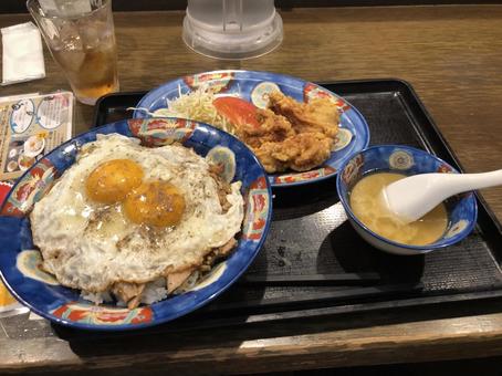 焼豚玉子飯 焼豚玉子飯 白楽天,今治本店,焼豚玉子飯の写真素材