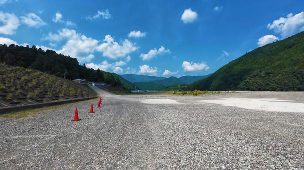 河原の駐車場 河原の駐車場 和歌山県,田辺市,青空の写真素材