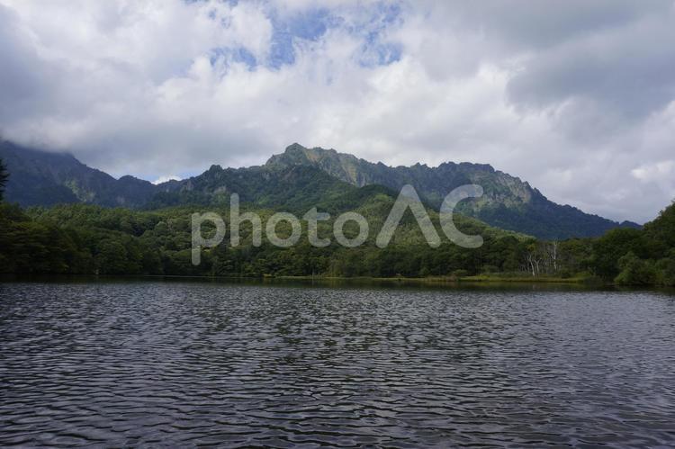 鏡池から見た戸隠山 戸隠山,風景,景色の写真素材