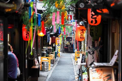 月曜日の午後4時、酒場の風景 月曜日の午後4時、酒場の風景 酒場,盛り場,赤ちょうちんの写真素材