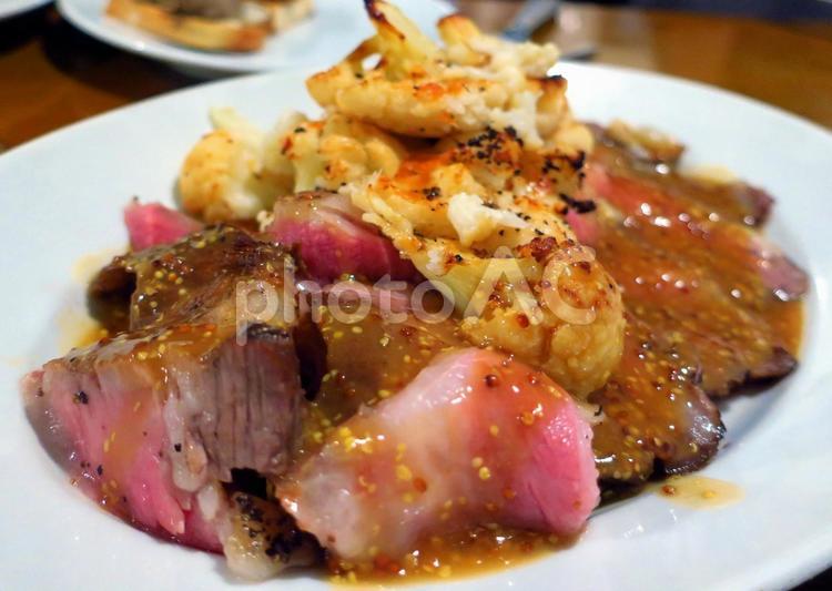 低温調理で仕上げたローストポーク ローストポーク,低温調理,豚肉の写真素材
