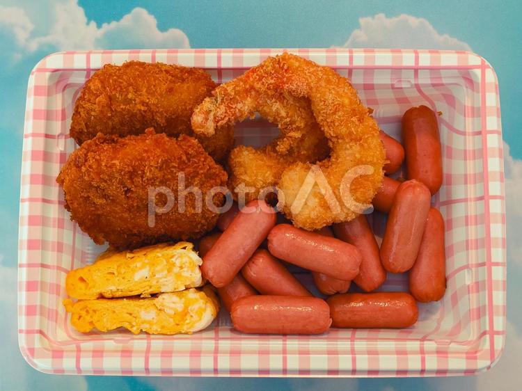 揚げ物、たまご焼き、ウインナー詰め合わせ エビフライ,ウインナー,コロッケの写真素材