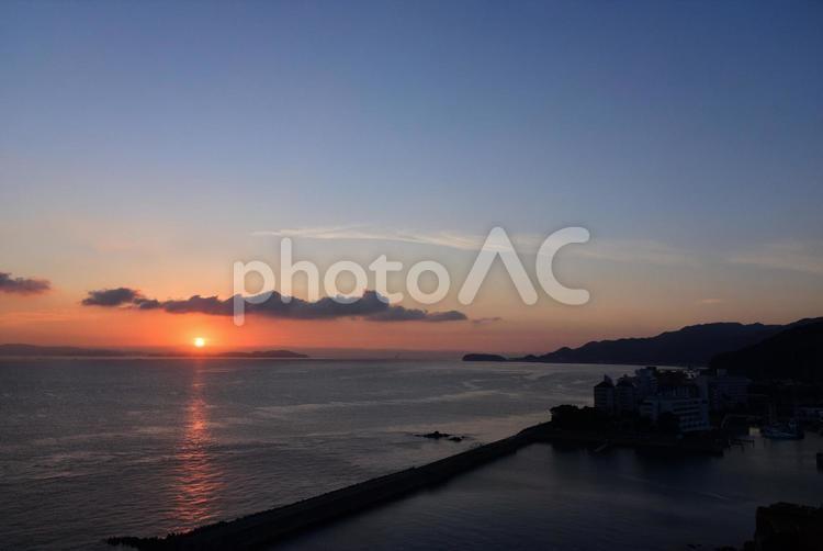 日の出の瞬間 太陽,朝日,日の出の写真素材