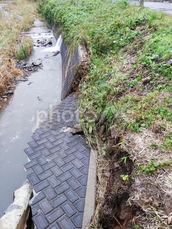 台風で崩落した堤防 水害,洪水,台風の写真素材