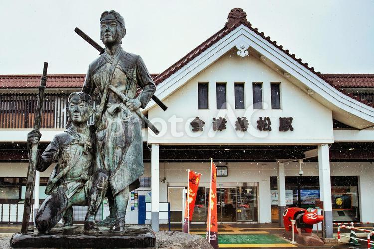 会津若松駅と白虎隊士の像 会津若松駅,白虎隊,像の写真素材