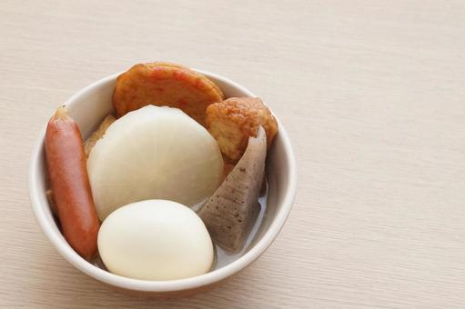 1人分のおでん　大根　こんにゃく　玉子 おでん,和食,鍋物の写真素材