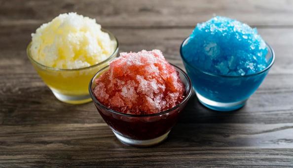 かき氷 レモン味 イチゴ味 ブルーハワイ かき氷 レモン味 イチゴ味 ブルーハワイの写真