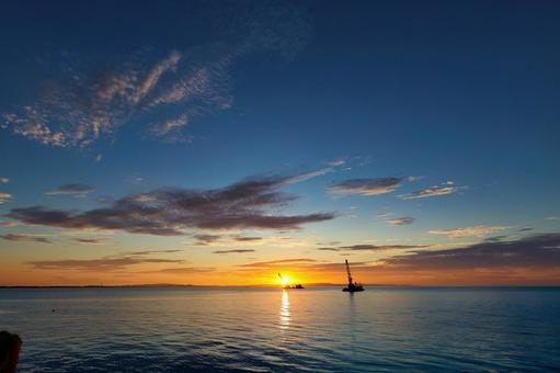 夕焼けに染まる富山湾 夕焼けに染まる富山湾 海,夕日,滑川市の写真素材