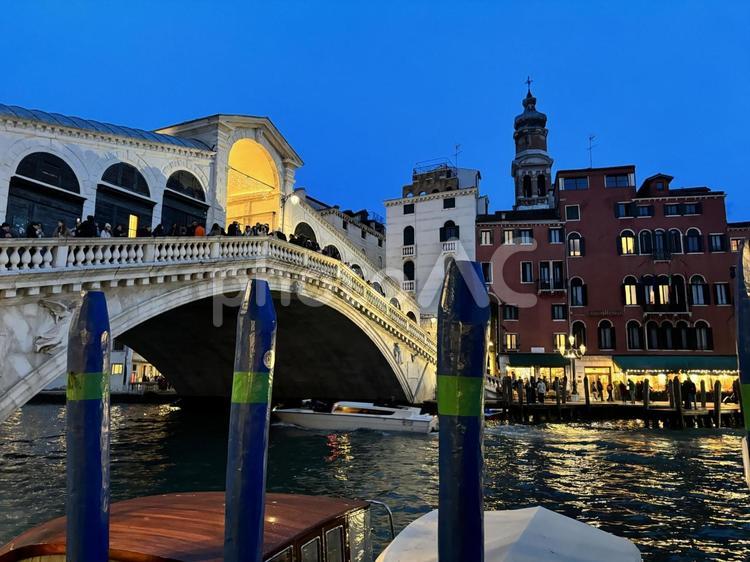 イタリア　ヴェネツィア　リアルト橋 イタリア,ヴェネツィア,ベネチアの写真素材