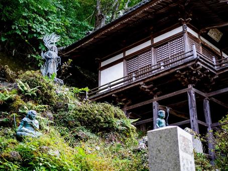 常楽寺の阿修羅像 寺,森,石碑の写真素材