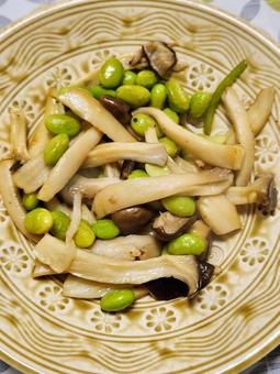 エリンギと枝豆の炒め物 エリンギと枝豆の炒め物 エリンギ,枝豆,夕食の写真素材