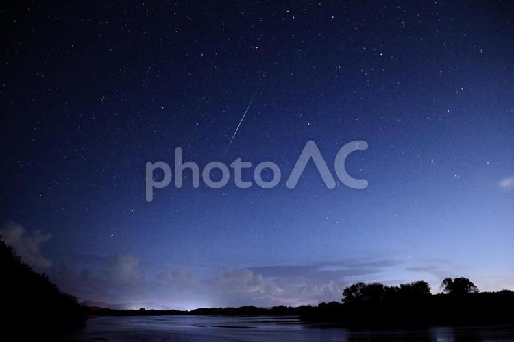 夏の夜の斐伊川と星空 星空,夜景,斐伊川の写真素材