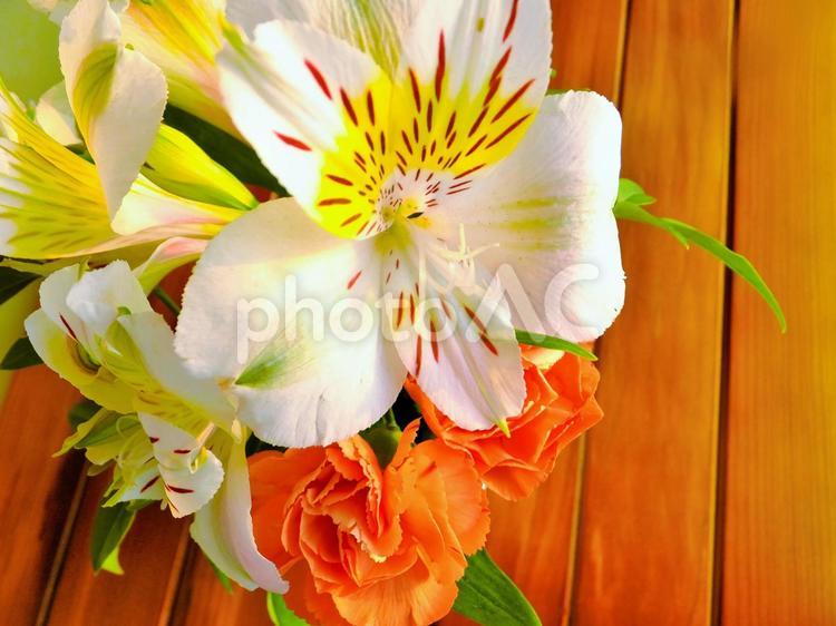 アルストロメリアとカーネーション1 アルストロメリア,カーネーション,生け花の写真素材