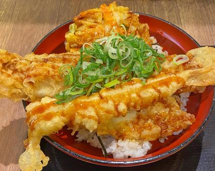 天ぷら盛り合わせの海老天丼 天丼,海老天,天ぷらの写真素材