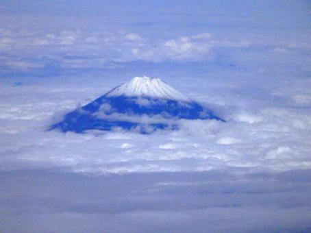 雲の上の富士山、空から見た風景 雲の上の富士山、空から見た風景の写真