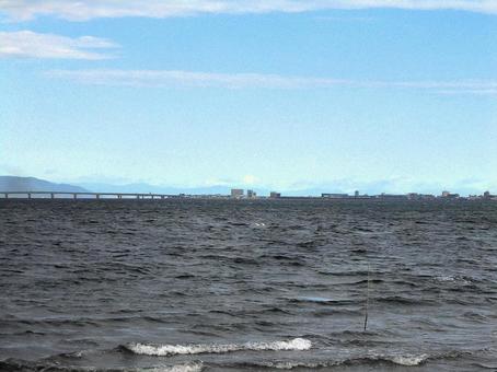 海と遠くの町 自然,海,町並みの写真素材