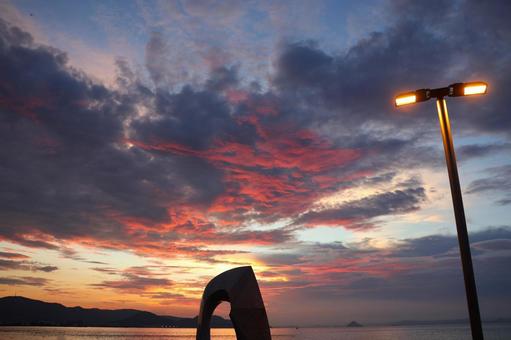 8月中旬のサンポート高松からの夕焼け 8月中旬のサンポート高松からの夕焼けの写真