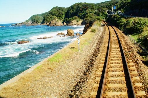 日本海迫る 鉄道,海,空の写真素材
