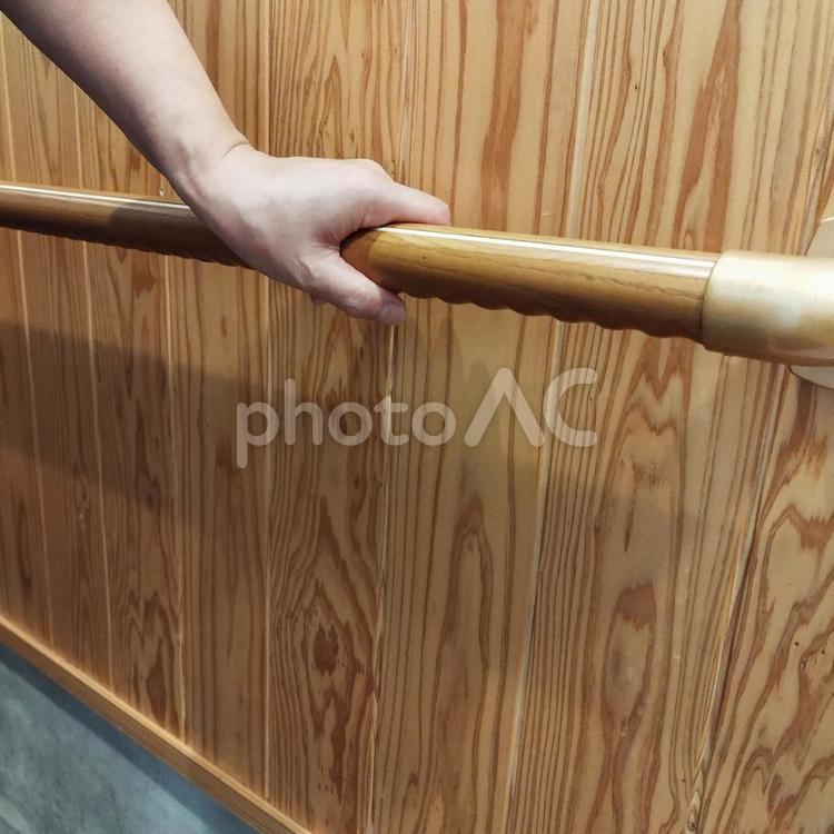 手すり 不安定,支え,杖代わりの写真素材