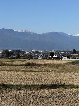 長野県塩尻市塩尻町から見た燕岳 晩秋,11月,秋の写真素材