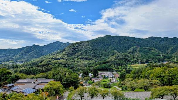 相模湖MORIMORIから見た石老山 相模湖MORIMORIから見た石老山の写真
