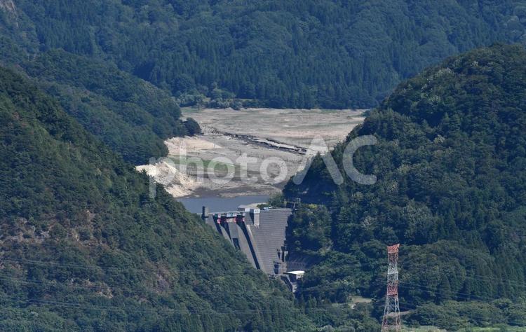 地球沸騰化、干上がりそうな新潟内之倉ダム 温暖化,地球沸騰化,地球温暖化の写真素材