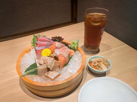 刺身盛り合わせ　桶盛り02 刺身盛り合わせ,刺身,刺身盛合せの写真素材