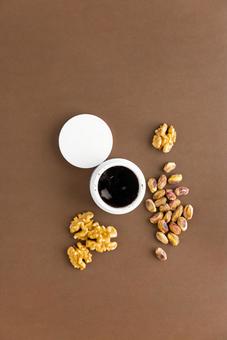 Pistachio and walnut cream jar (brown background), JPG