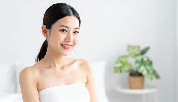 韓国風のスキンケアをする女性 韓国風のスキンケアをする女性の写真