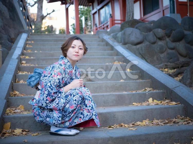 28：着物で外出する女性 女性,女の子,人物の写真素材