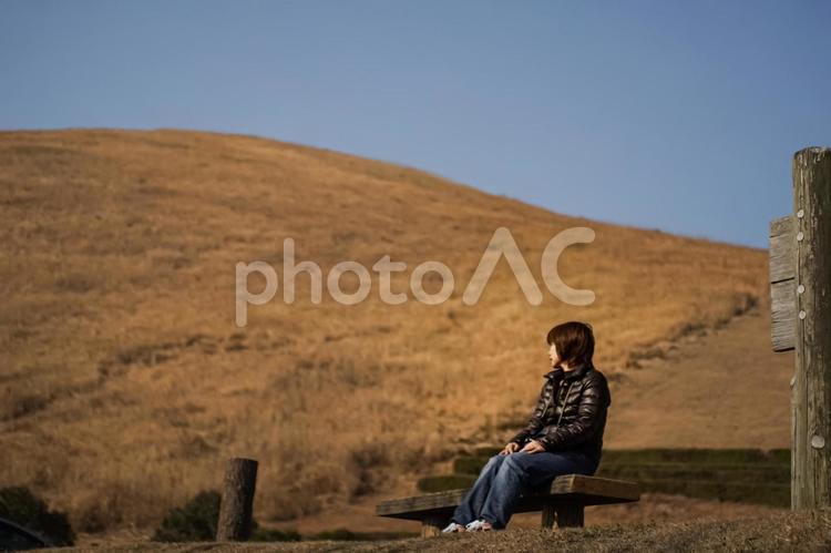 ※＜素材＞冬に一人旅を楽しむ女性 女性,人物,風景の写真素材