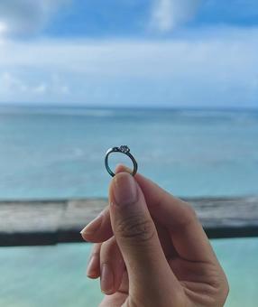 婚約指輪 婚約指輪,プロポーズ,海の写真素材