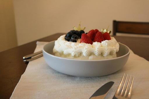 ジェンダーリビールケーキ(ヨコ) ジェンダーリビールケーキ(ヨコ) ケーキ,ジェンダーリビールケーキ,苺の写真素材