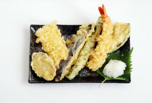 美味しい天ぷら盛り合わせ 美味しい天ぷら盛り合わせ 天ぷら,エビ,なすの写真素材
