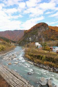 姫川　新潟　紅葉 背景,姫川,風景の写真素材