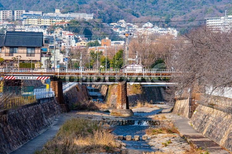 河川のある街風景 町並み,風景,日本の写真素材