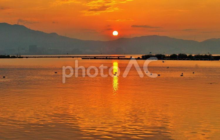 琵琶湖の夕景、雄大な風景 琵琶湖,びわ湖,滋賀の写真素材