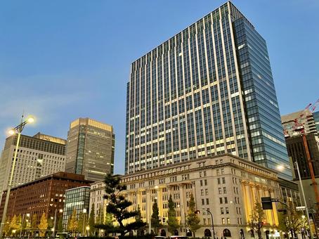 夕方の東京丸の内・明治安田生命ビル 明治安田生命保険,明治安田生命,明治生命館の写真素材