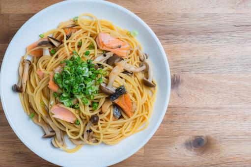 鮭ときのこのパスタ 鮭ときのこのパスタ 鮭,パスタ,麺料理の写真素材