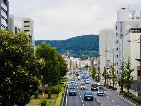 五条高倉から国道1号五条坂方面を望む 国道1号,五条通,京都市の写真素材