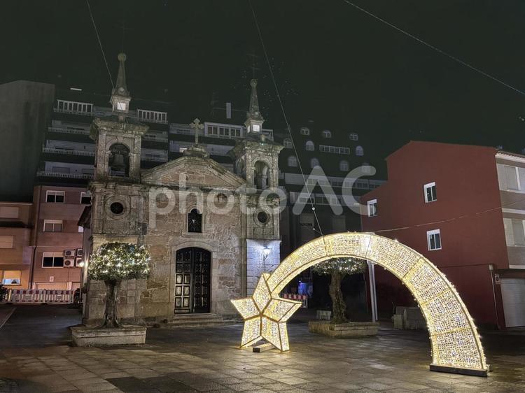 ガリシア ポリーニョの教会とクリスマス スペイン,ガリシア,ポリーニョの写真素材