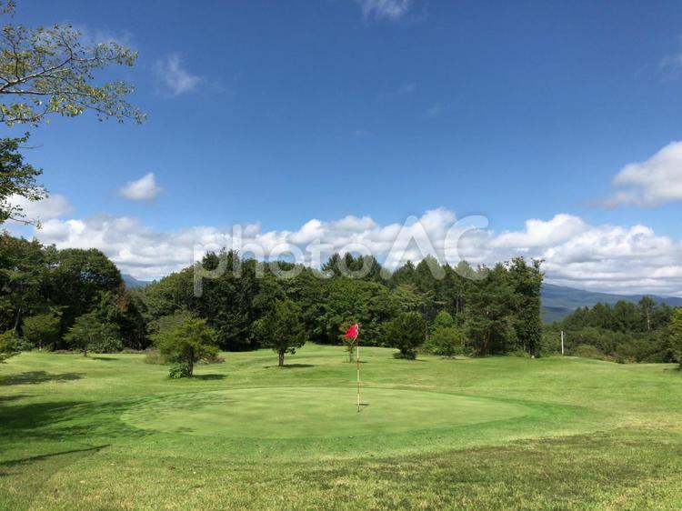 ゴルフ場の風景（グリーン） ゴルフ,グリーン,快晴の写真素材